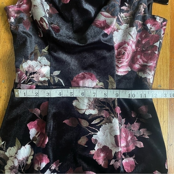 Black Halo Black Floral Velvet Knee Length Sheath Dress Size 0 - Picture 4 of 8